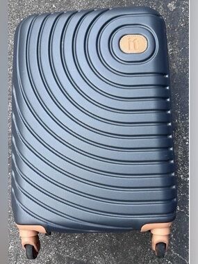 IT Luggage 21.5” Hardside Expandable Carry-On Luggage 4 Wheel Spinner